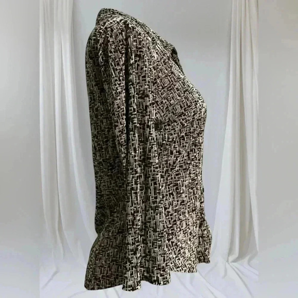 💟Women’s Pleated Button Down Blouse - Picture 3 of 11